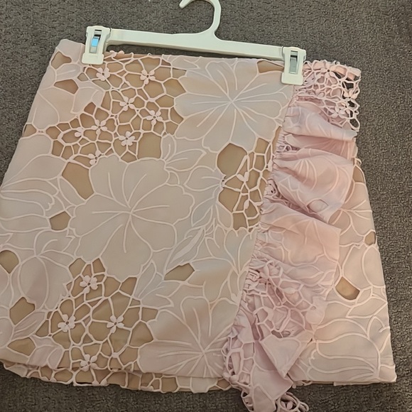 NBD x Revolve skirt and crop top set - Picture 4 of 7